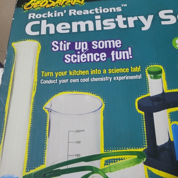Educational Insights Geosafari Rockin' Reactions Chemistry Set NIB - Picture 2 of 6